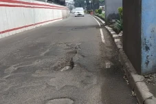 Waspada Lubang Jalanan...