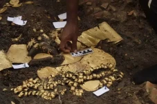 Arkeolog Temukan Makam...