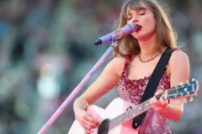 Apakah Taylor Swift...