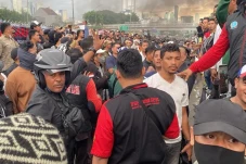 Memanas! Massa Pendukung...
