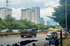 Imbas Demo, Tol Dalam...