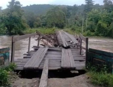 Jembatan Alaaha Ambruk,...
