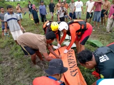 Remaja Hanyut saat Bermain...