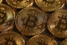 Harga Bitcoin Dekati...