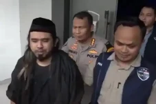 Gus Samsudin Untung...