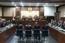Ketua Majelis Hakim...