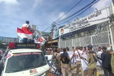 Massa PKS Geruduk Kantor...