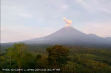 Gunung Semeru Erupsi,...