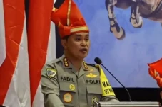 Kabaharkam Polri Beri...