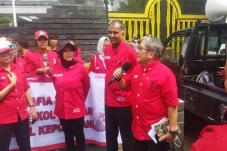 Mahasiswa UTA 45 Datangi...