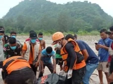 Hilang Terseret Banjir,...