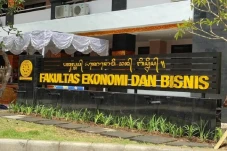 10 Universitas Terbaik...
