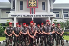 Kopassus Latih Prajurit...