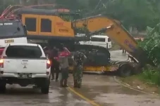 Kendaraan Pengangkut...