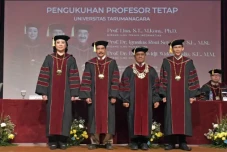 Rektor Untar Dorong...