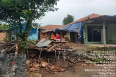 Rumah Ambruk di Gunung...