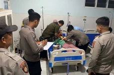 Pulang Makan, Perawat...