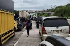 Macet Parah Tol Bocimi,...