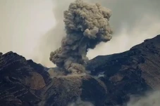 Gunung Semeru Erupsi,...