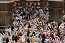 6 Manfaat Salat Tarawih...