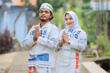 Viral! Outfit dari Karung...