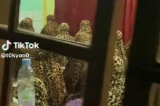 Viral! Emak-Emak Kompak...