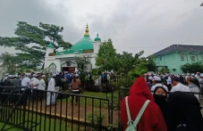 Pelayat Berdatangan...