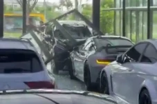 Xpander Tabrak Porsche...