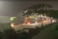 Cerita Sopir Truk Belasan...
