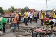 Jembatan Comal Diperbaiki,...