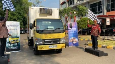 Truk China Banjiri Indonesia,...