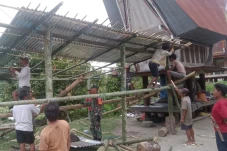 Tanah Bergerak Terjang...