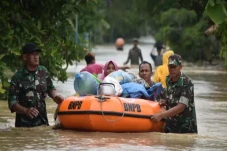 Banjir Demak Meluas,...