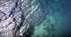 Pulau Kuno Penuh dengan...