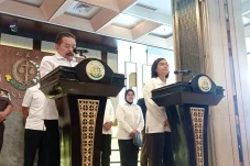 Temui Jaksa Agung, Sri...