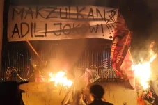 Demo di Depan Gedung...
