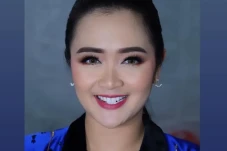 Vega Darwanti Berduka...