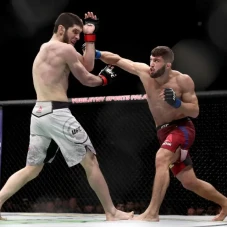 Islam Makhachev Dituding...