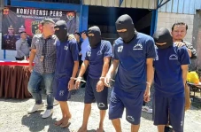 Raup Ratusan Juta Rupiah,...