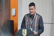 Menantu Jokowi Siap...