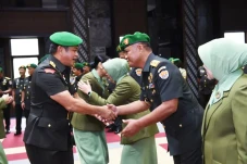 Profil Letjen Tandyo...