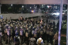 100 Peserta Unjuk Rasa...