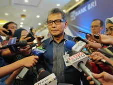 Dipuji DPR, Bos Bank...