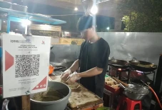 Praktis dengan QRIS...