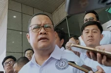 Surya Paloh Beri Selamat...