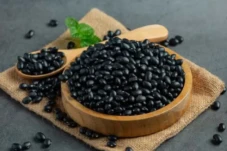 9 Manfaat Kacang Hitam,...