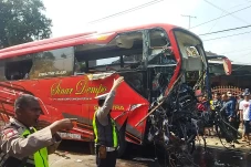 8 Fakta Kecelakaan Bus...