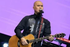 8 Artis yang Debut Jadi...