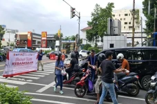 Berbagi Takjil Ramadan,...