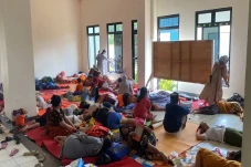 Banjir Surut, Warga...